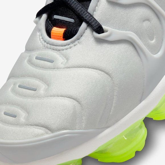 Nike Air Vapormax Plus Photon Dust Womens Size 7.5 White Volt Black DQ46… - Picture 6 of 7